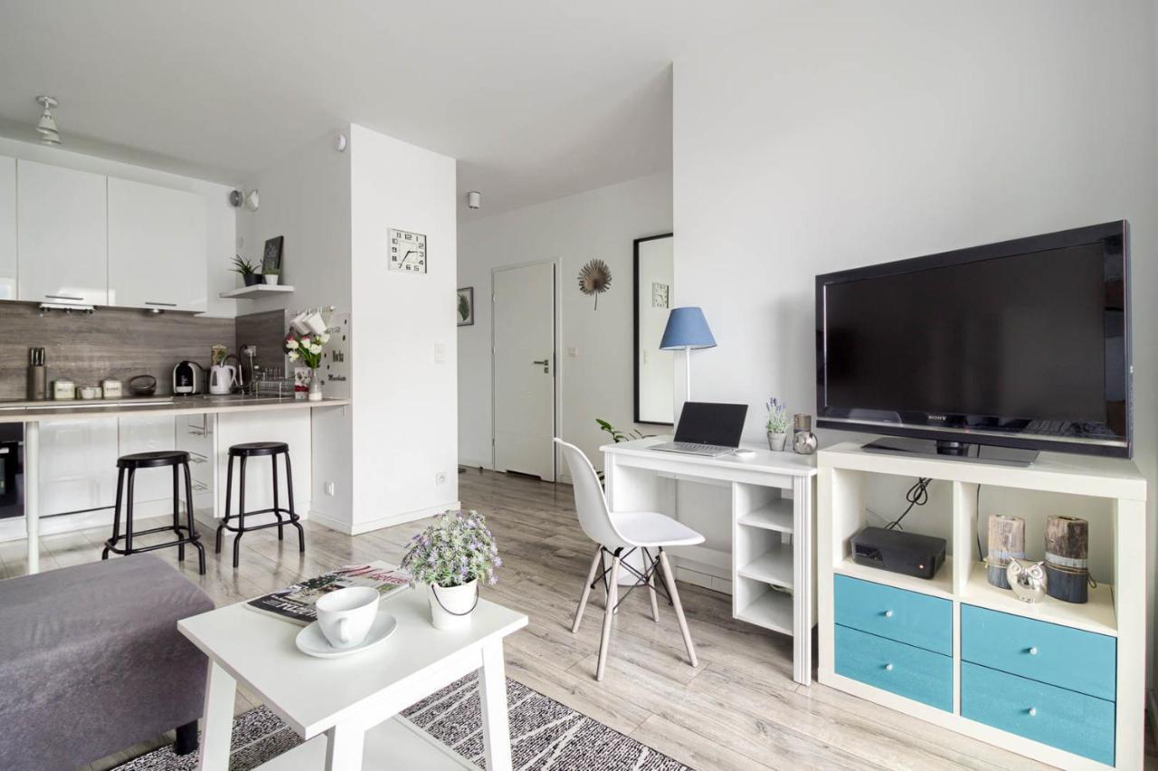 Apartamento M&R Apartament Airport&Business Premium Komputerowa - Underground Garage - Free Wifi - Netflix - Self Check-In - 5 Min From Chopin Airport Varsovia Exterior foto