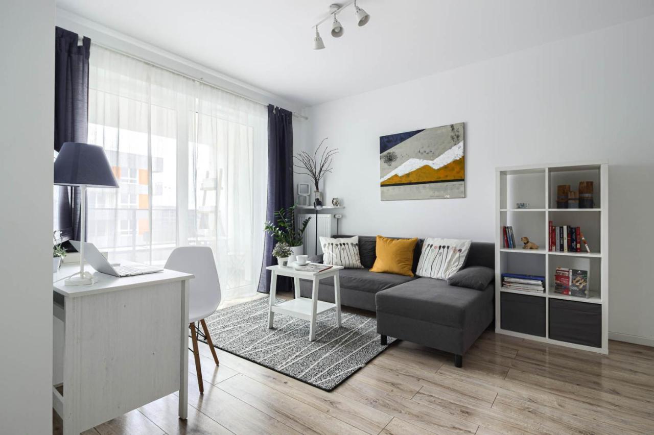 Apartamento M&R Apartament Airport&Business Premium Komputerowa - Underground Garage - Free Wifi - Netflix - Self Check-In - 5 Min From Chopin Airport Varsovia Exterior foto