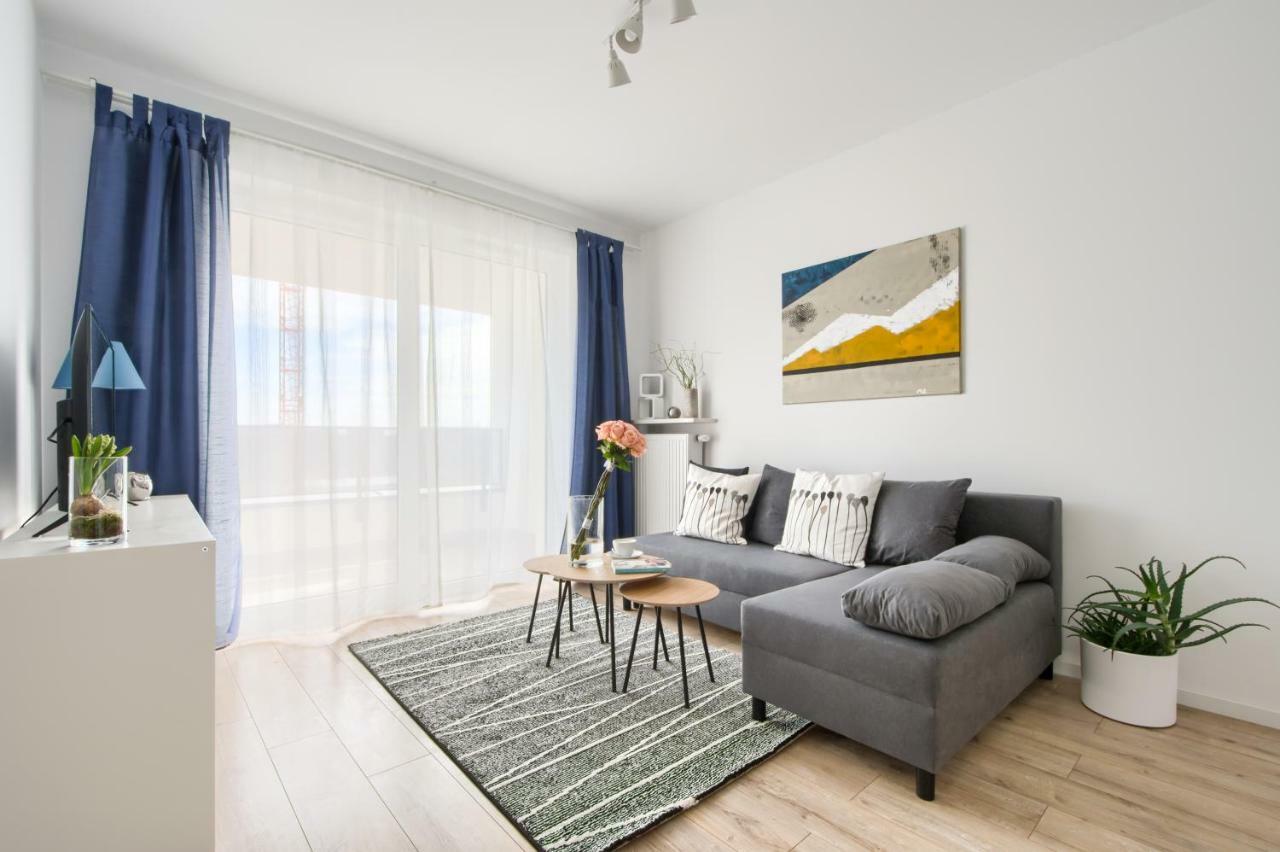 Apartamento M&R Apartament Airport&Business Premium Komputerowa - Underground Garage - Free Wifi - Netflix - Self Check-In - 5 Min From Chopin Airport Varsovia Exterior foto