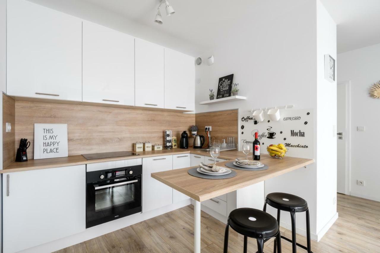 Apartamento M&R Apartament Airport&Business Premium Komputerowa - Underground Garage - Free Wifi - Netflix - Self Check-In - 5 Min From Chopin Airport Varsovia Exterior foto